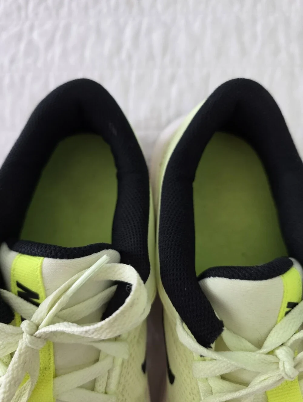 Nike Legend Essential 3 Neon Yellow/Black Running Shoes Mens 9.5